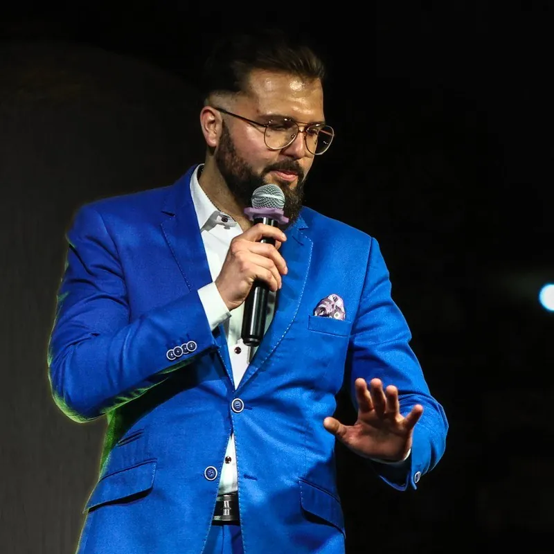 Maciej Dawidowski na scenie